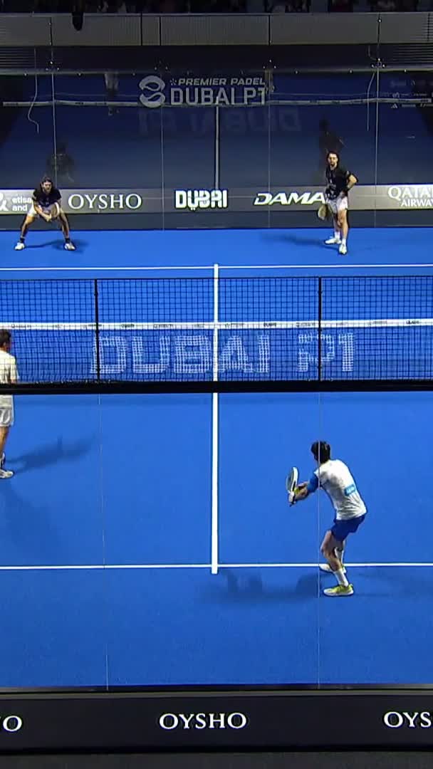 Navarro's smash wins the tie break and the match