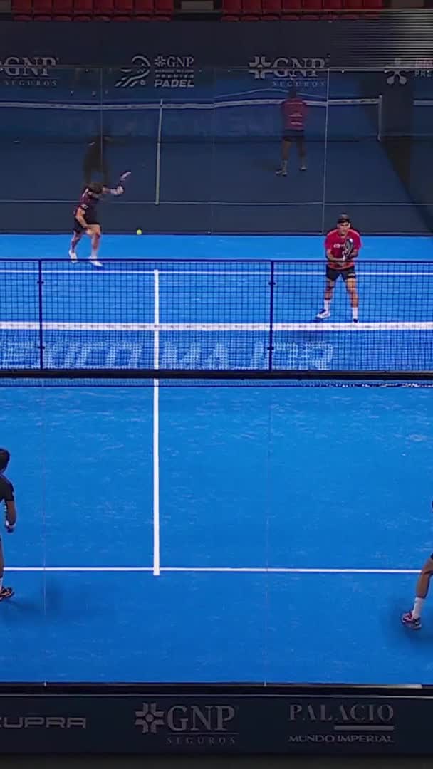 Brilliant return by Nieto from outside the court