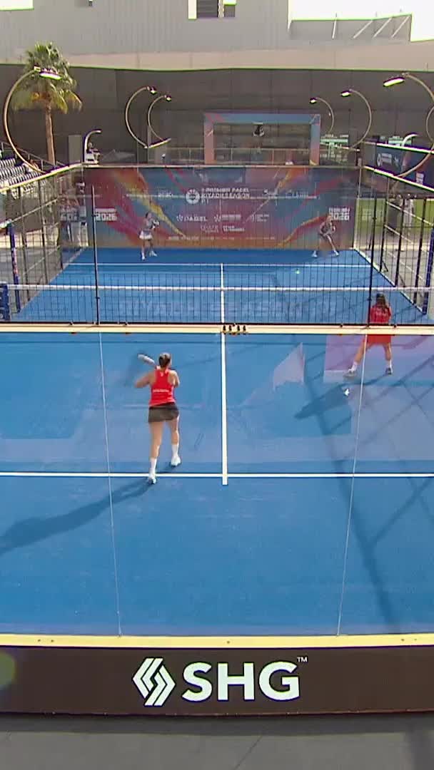 Backhand by Barrera to win the set point with Velasco