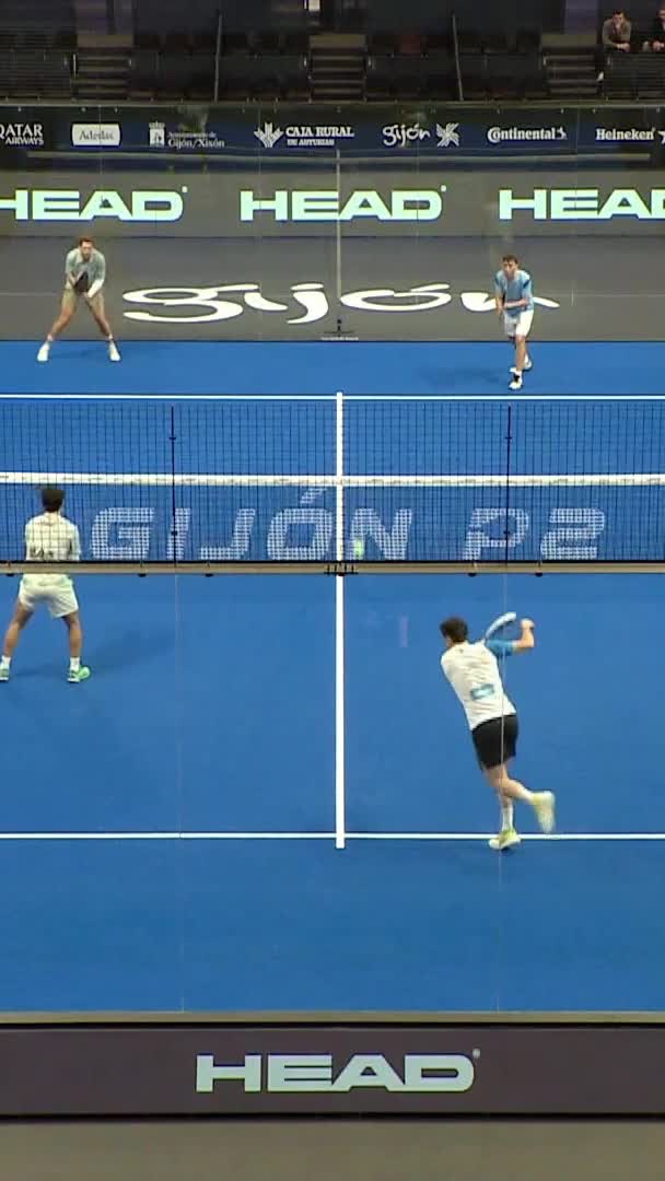 Nieto hits a powerful smash