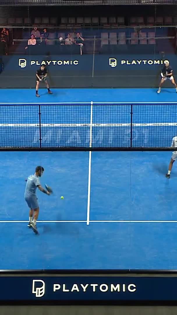 Good smash by Luis Hernandez Quesada to win the first game