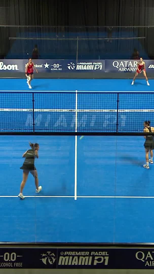 Castello hits an unreturnable smash