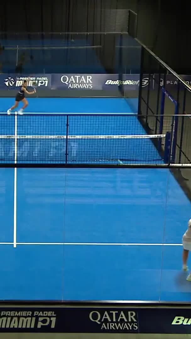 Marta Caparros Maldonado wins an intense rally with a powerful down-the-line smash