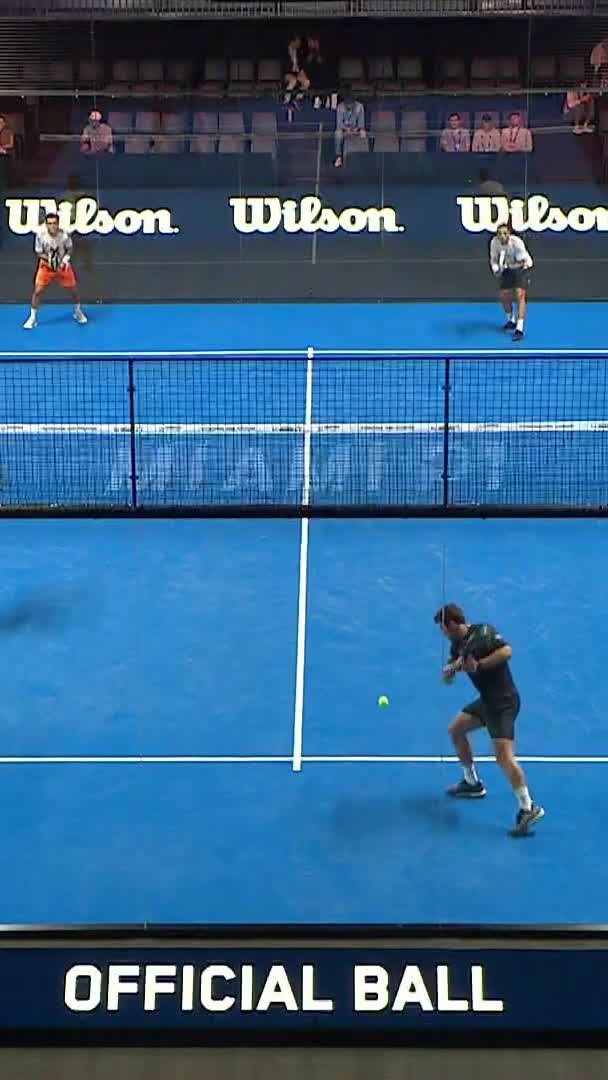 Spectacular shot from outside the court by Goñi