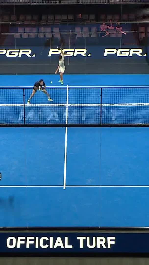 Sanz commits an error after a good backhand by Hernandez