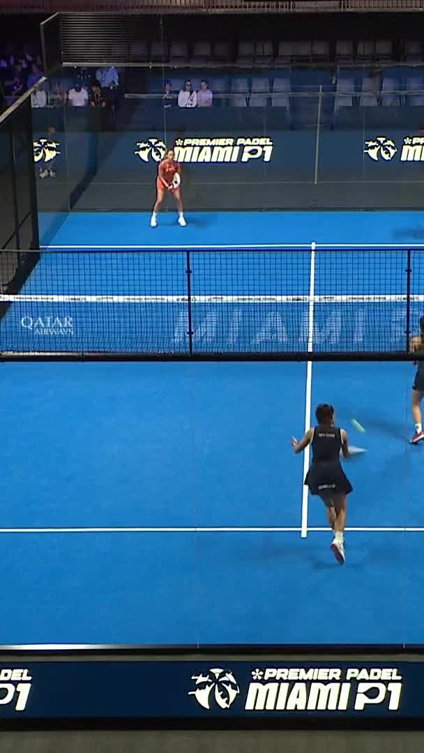Fernandez and Araujo tie the first set after an error by Talavan