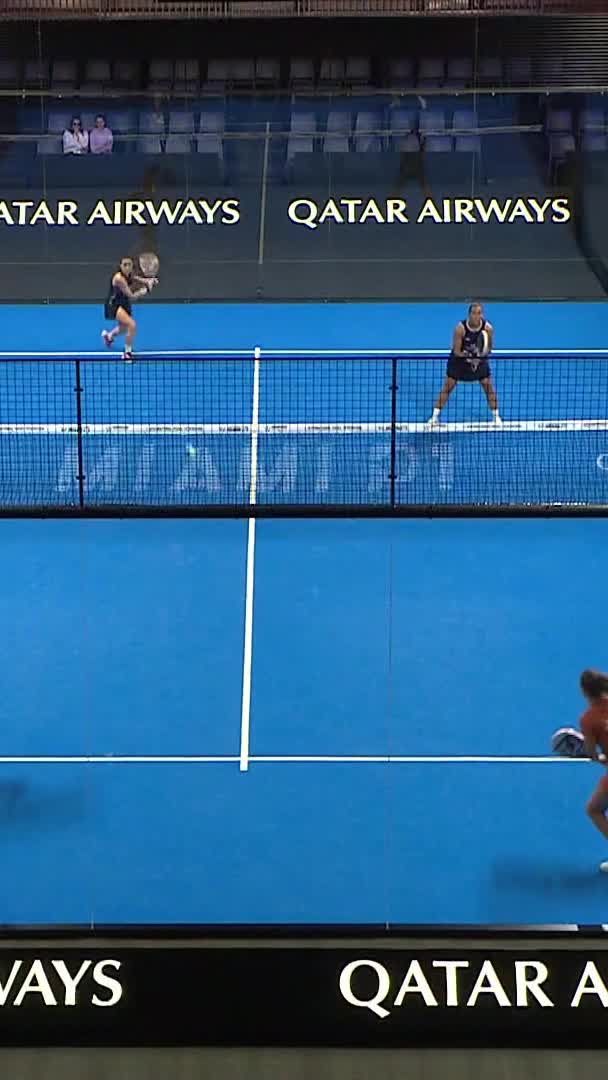 Saiz and Talavan a break point in star point after an error from Fernandez