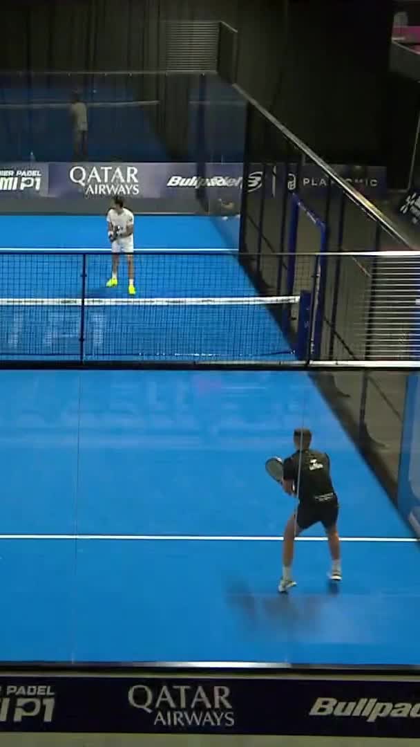 Jeronimo Gonzalez surprises with a drop shot