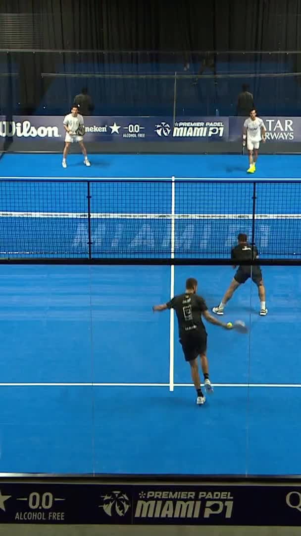 Campagnolo finishes the point with a powerful smash
