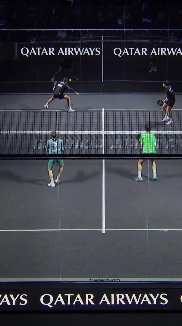 Coello makes a great save and eventually wins the rally