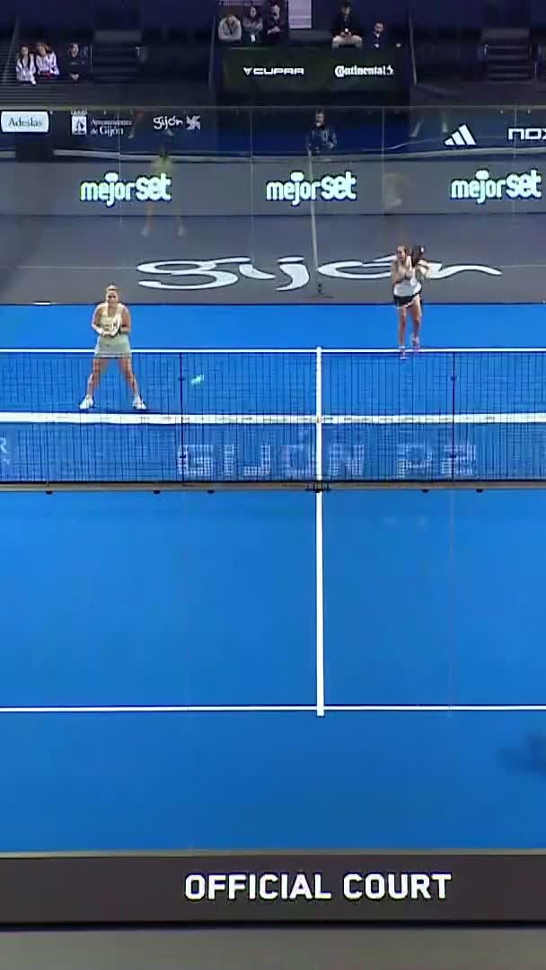 Incredible shot from outside the court by Araujo to break the serve
