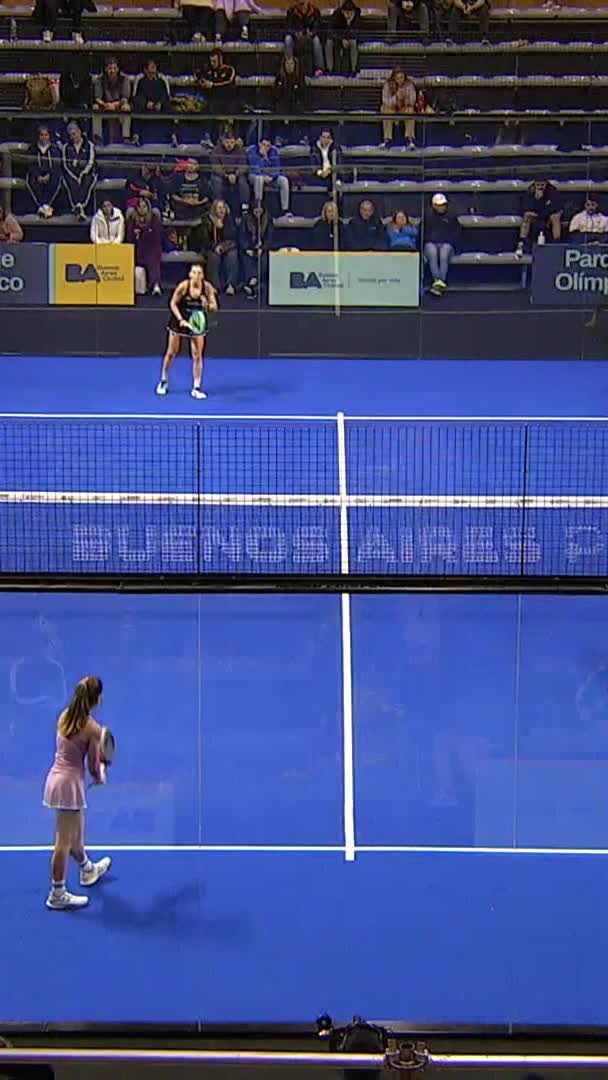 Caldera and Goenaga win a great rally to save the break point