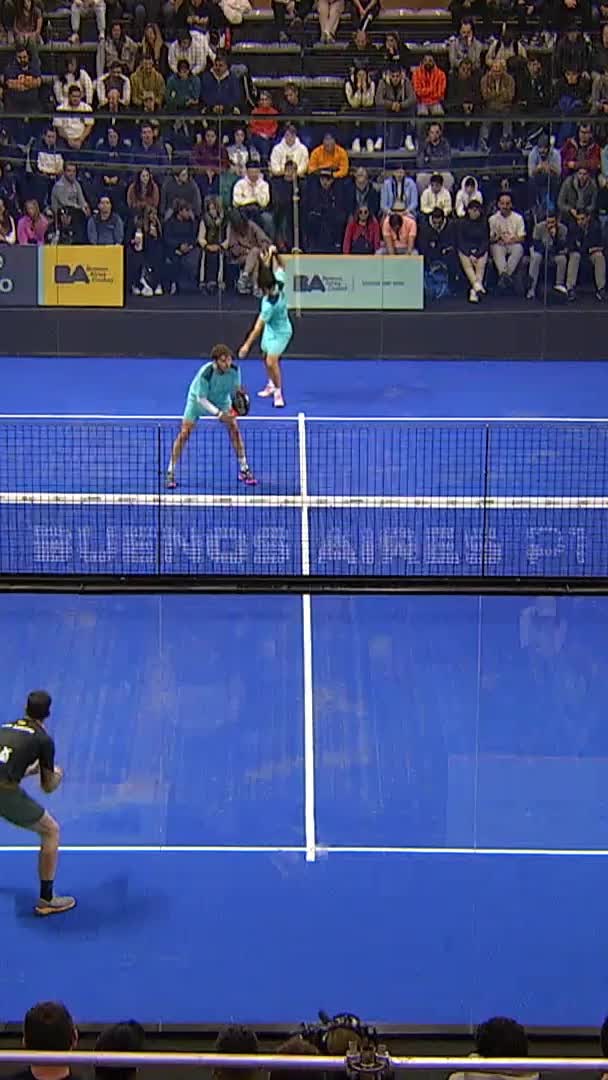 Nieto wins with a great shot from outside the court