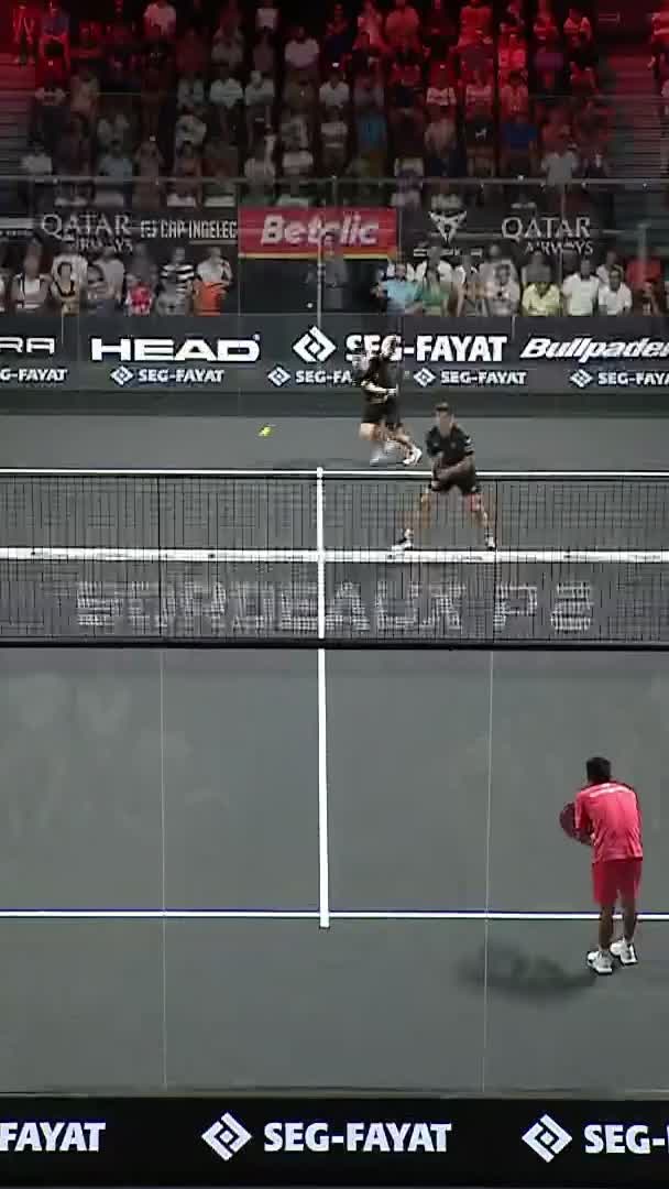 Backhand x4 from Galan wins the break point
