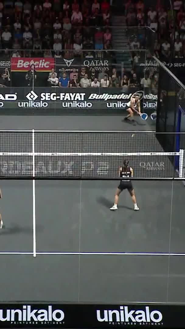 Ustero and Araujo win the match point and become champions of the Bourdeaux P2