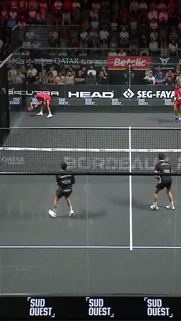 Coello and Tapia win the service with a amazing rally
