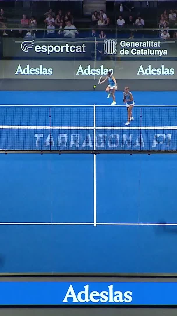 Beautiful backhand by Sanchez wins the break point