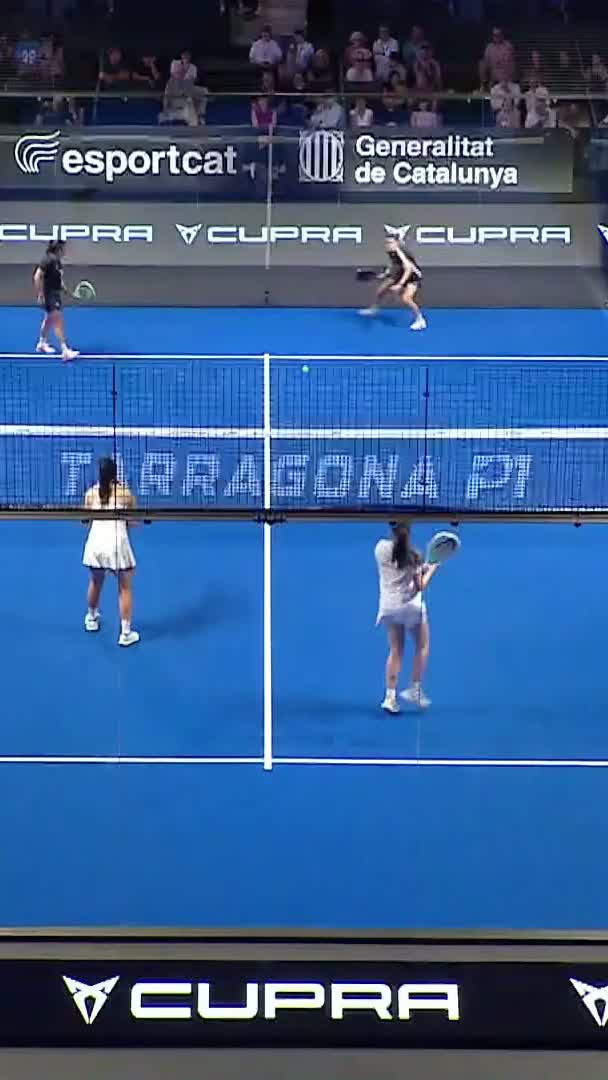 Impressive backhand x4 by Ustero