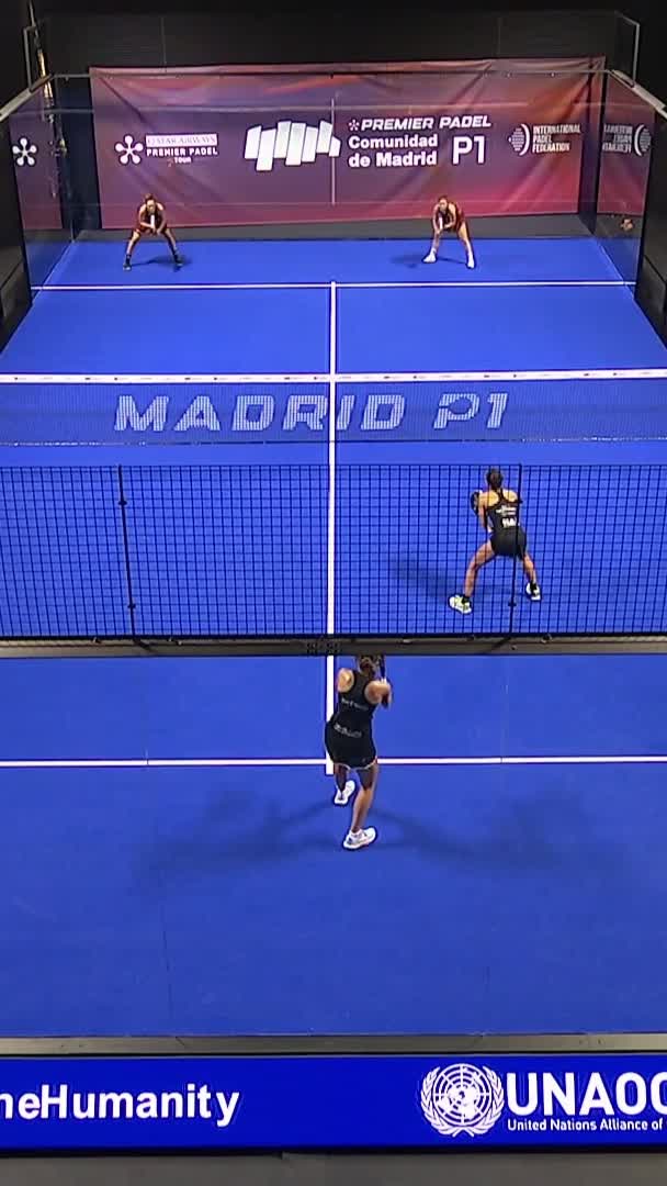 Delightful backhand shot from Fassio to win the break point